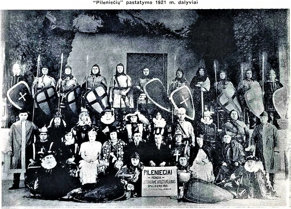 Cast from the 1921 play “Pilienieciai”