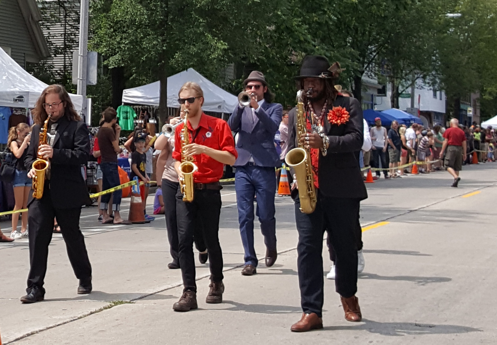 Center St pre race fanfare .jpg