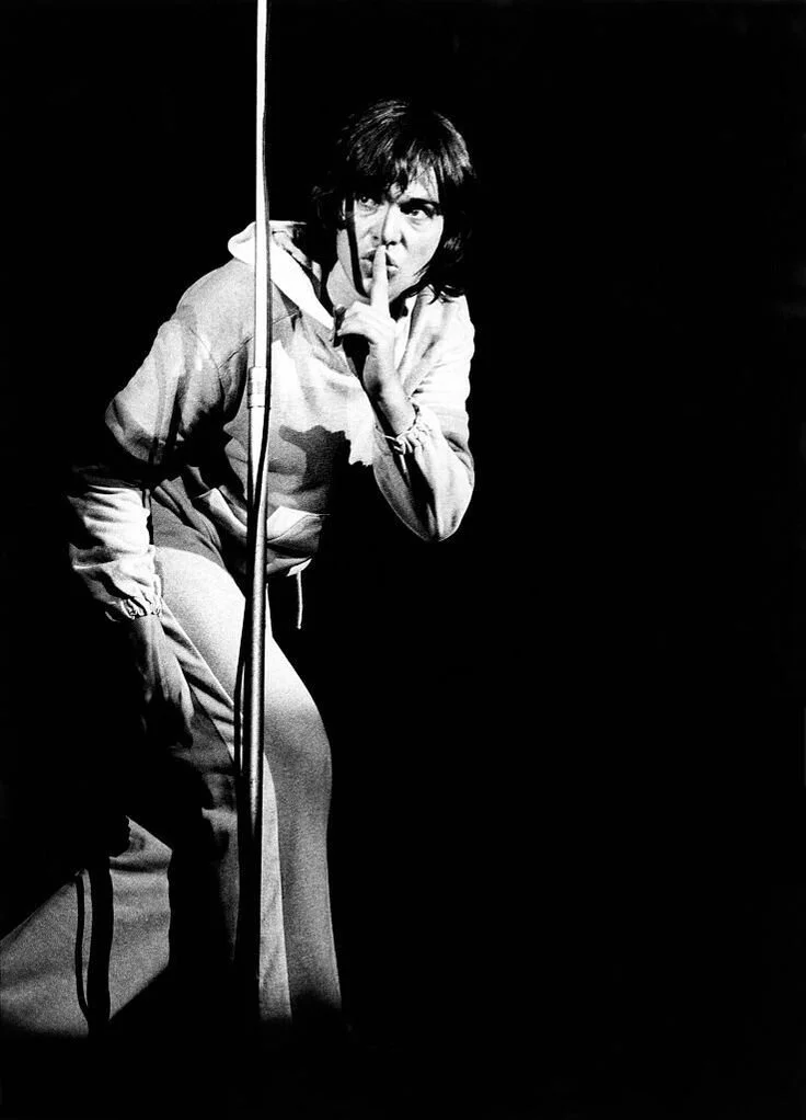 08c62cacb0d8e625979c89b5fae21a14--peter-gabriel-genesis-april-.jpg