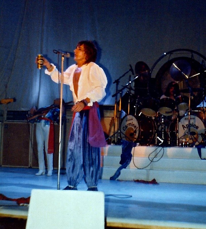 8-rod-stewart-dundee-1977b_1.jpg