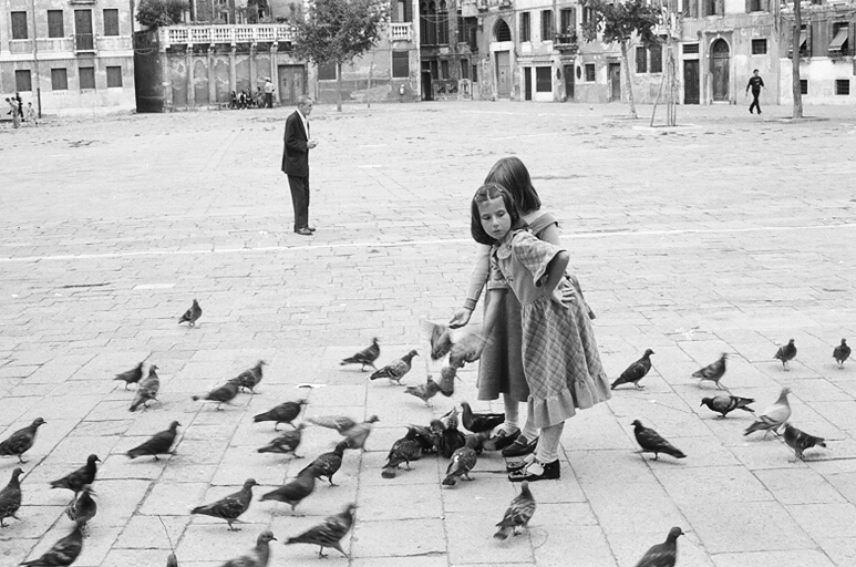 2 Girls_Venice_1979?.jpg