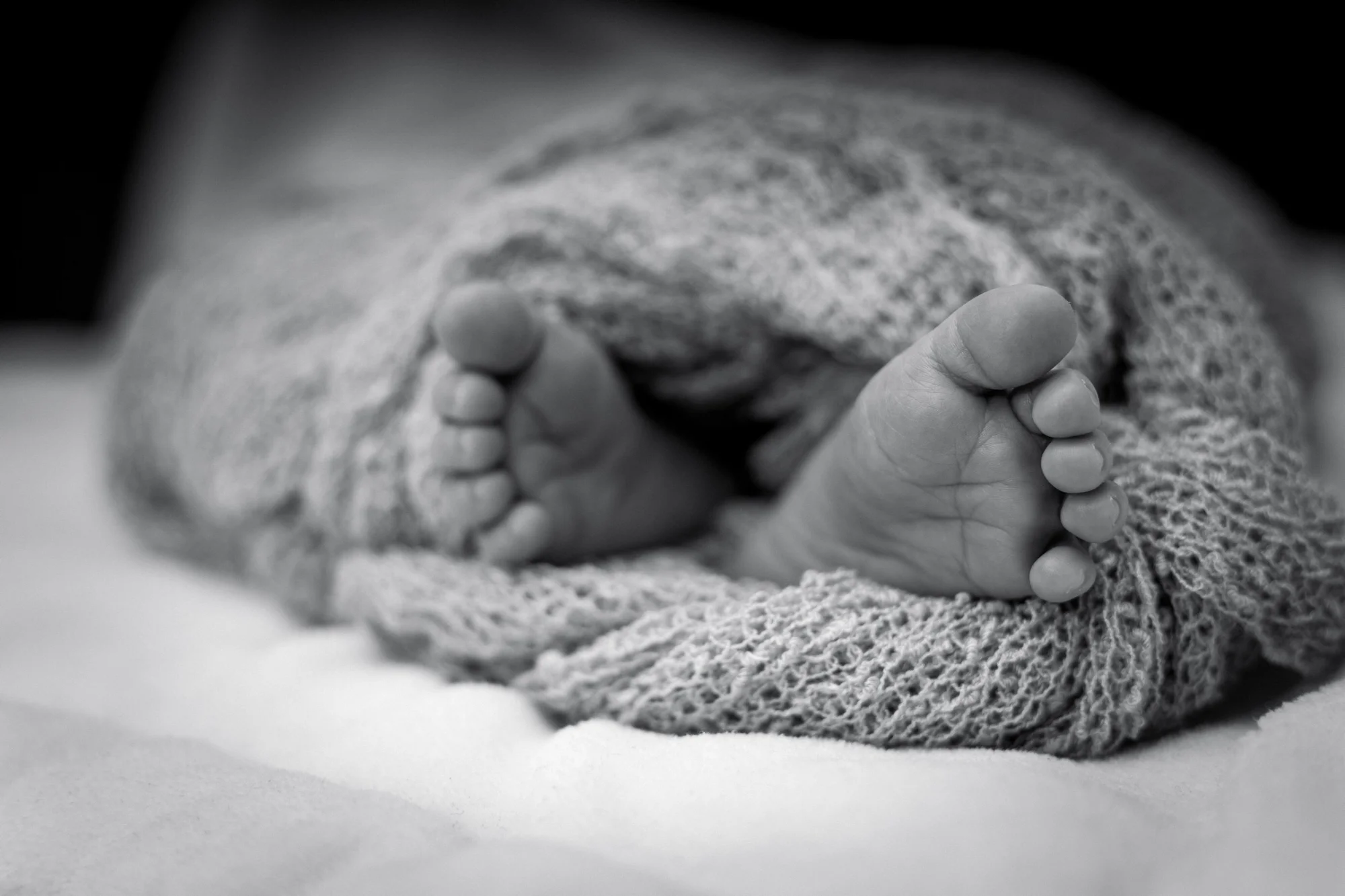 baby-baby-feet-bed-705306.jpg