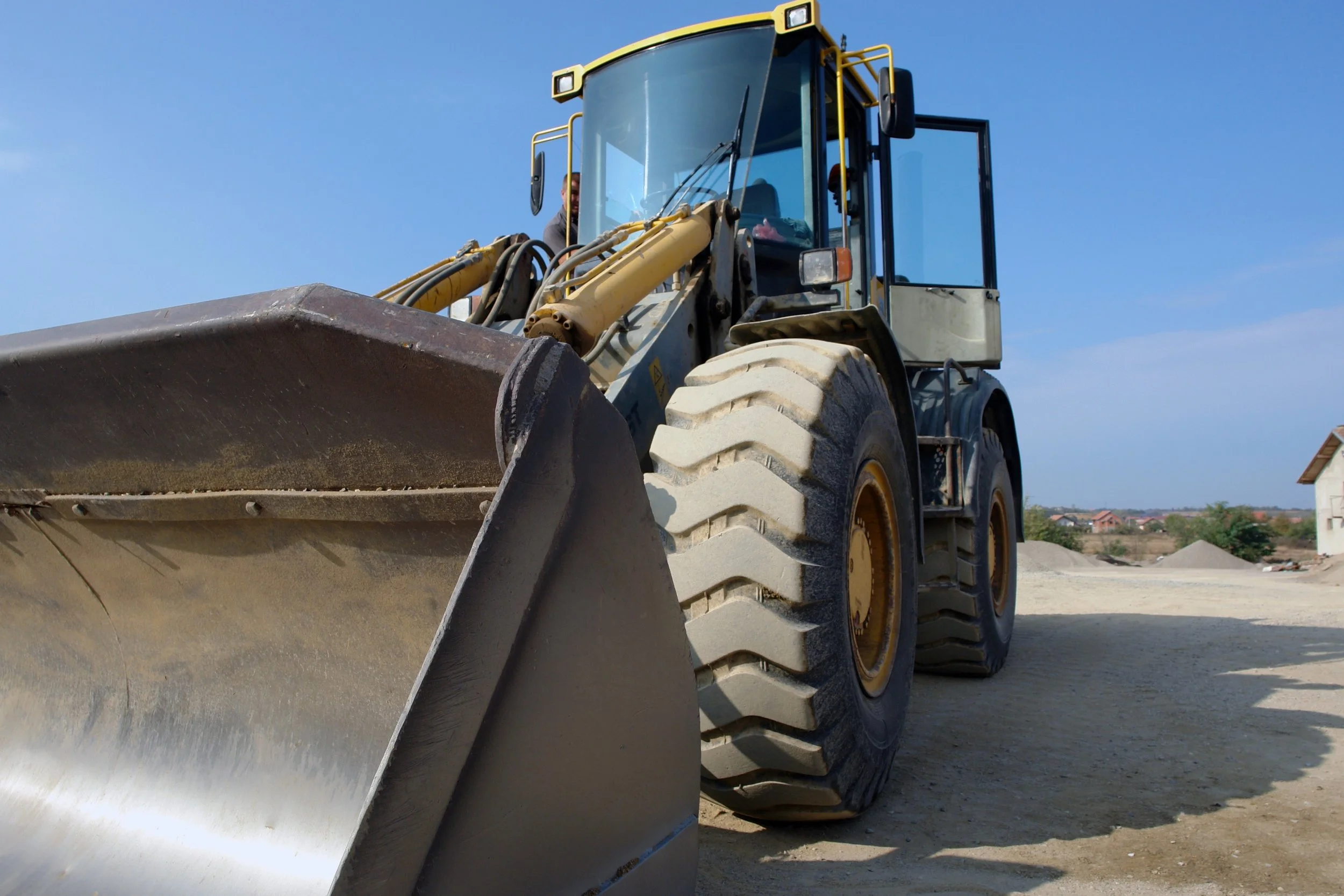 big-bulldozer-clear-sky-533224.jpg