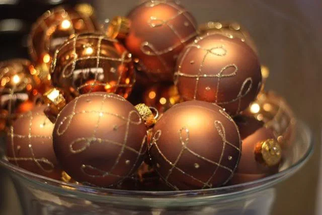 inexpensiveChristmasdecoratingideas.jpg