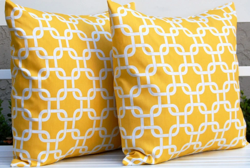 decorative-throw-pillows-1-1024x688.jpg