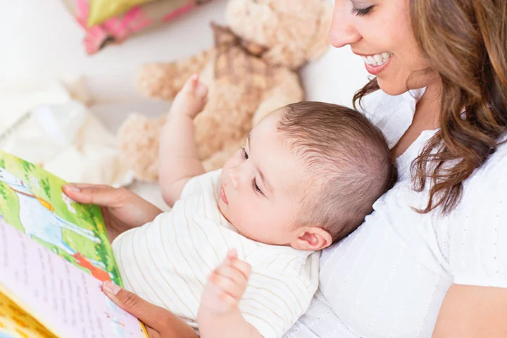 Reading-Bedtime-Stories-To-Your-Baby