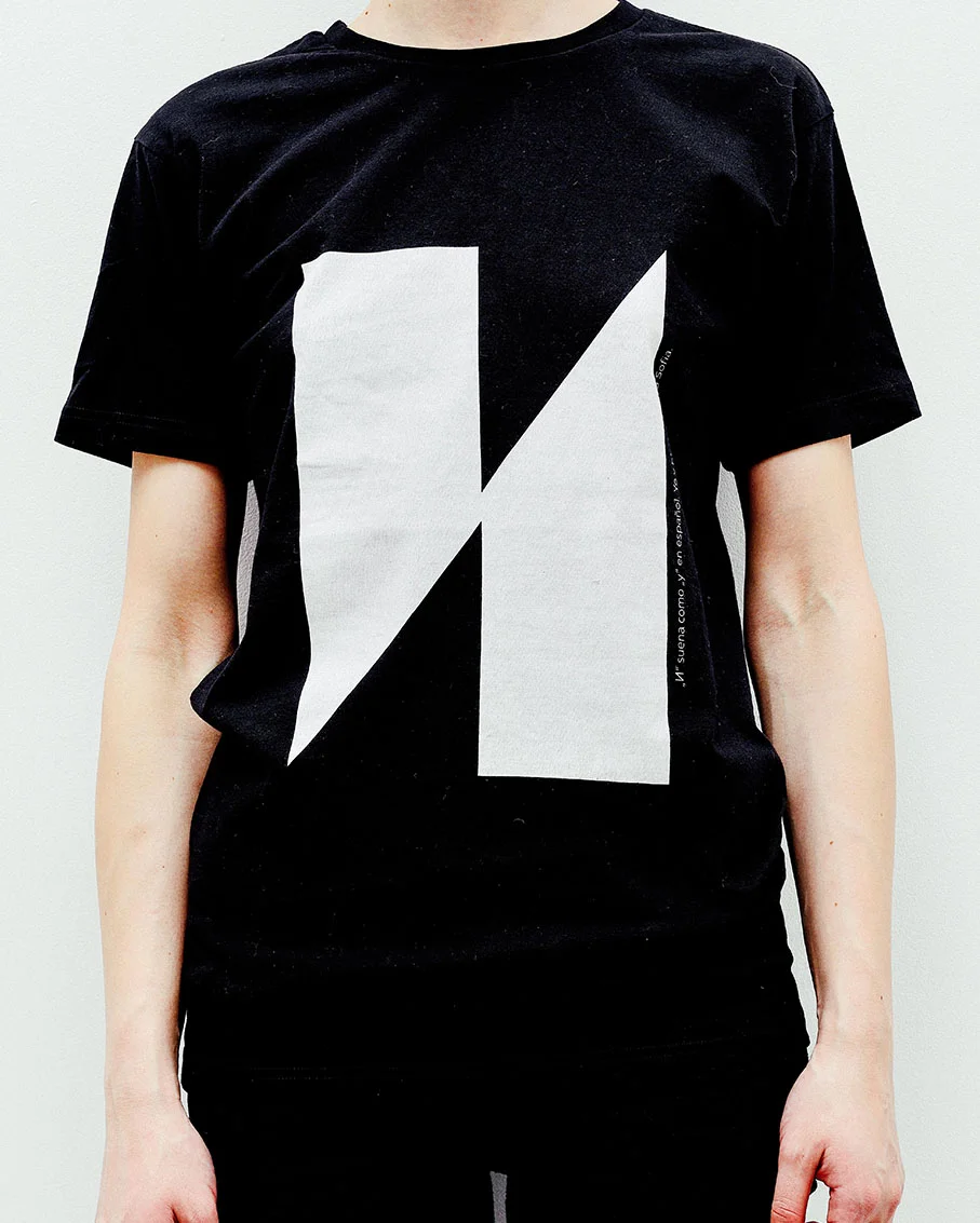 soSofia-Tee-i-black.jpg