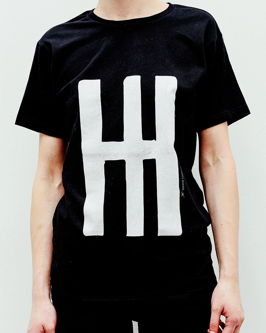 soSofia-Tee-je-black.jpg