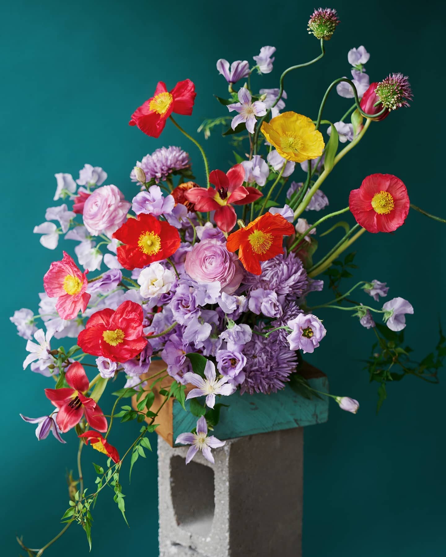 My work is moving toward the more sculptural, the more abstract. The farther I lean the more I feel. Brace for impact. 
.
.
.
.
.
.
.
.
#colorful #colorpop #flowerstyling #flowerpodcast #flowerdelivery #flowersofinstagram #floraldesign #weddingfloris