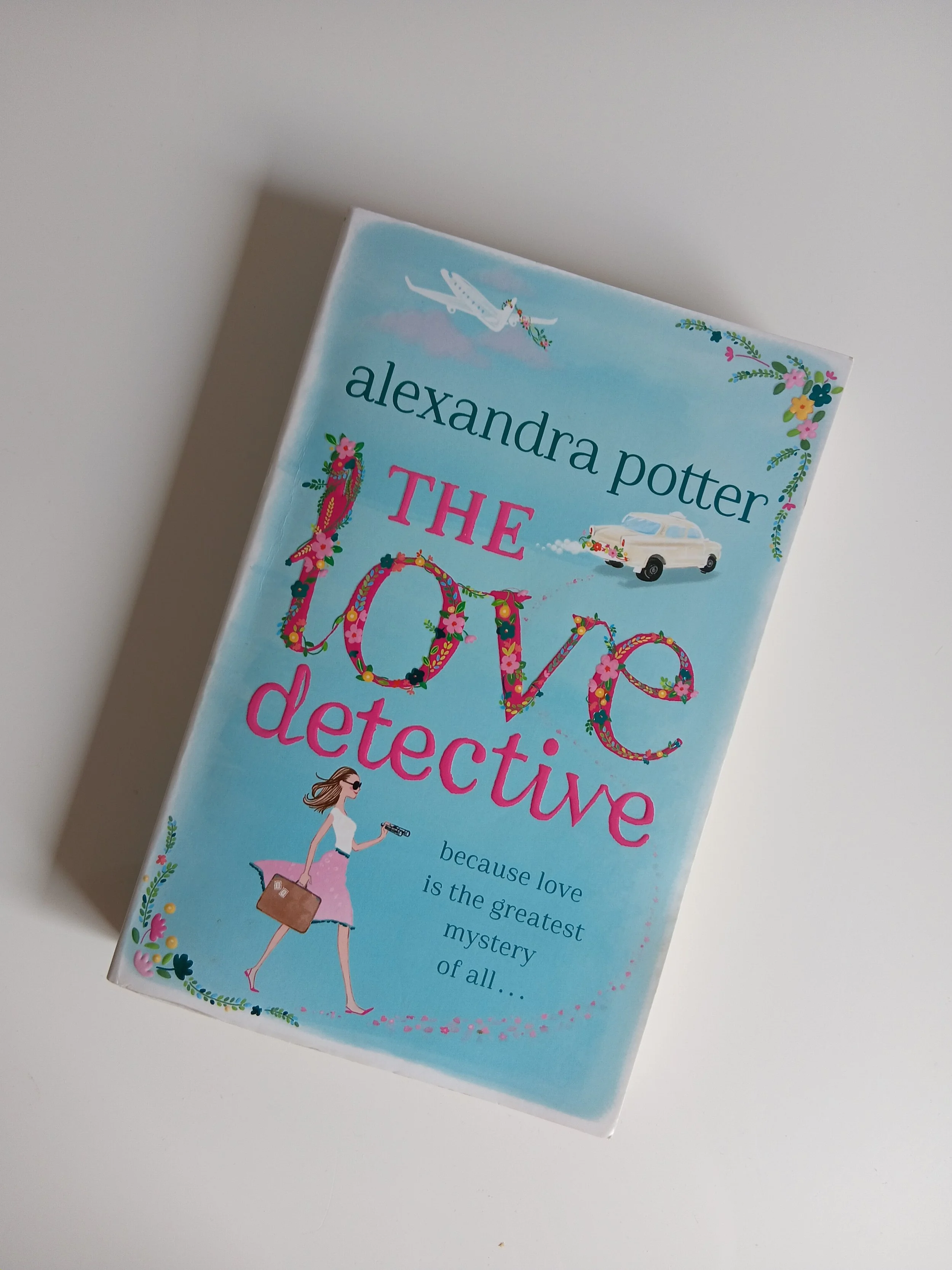 THE LOVE DETECTIVE - LIKE NEW