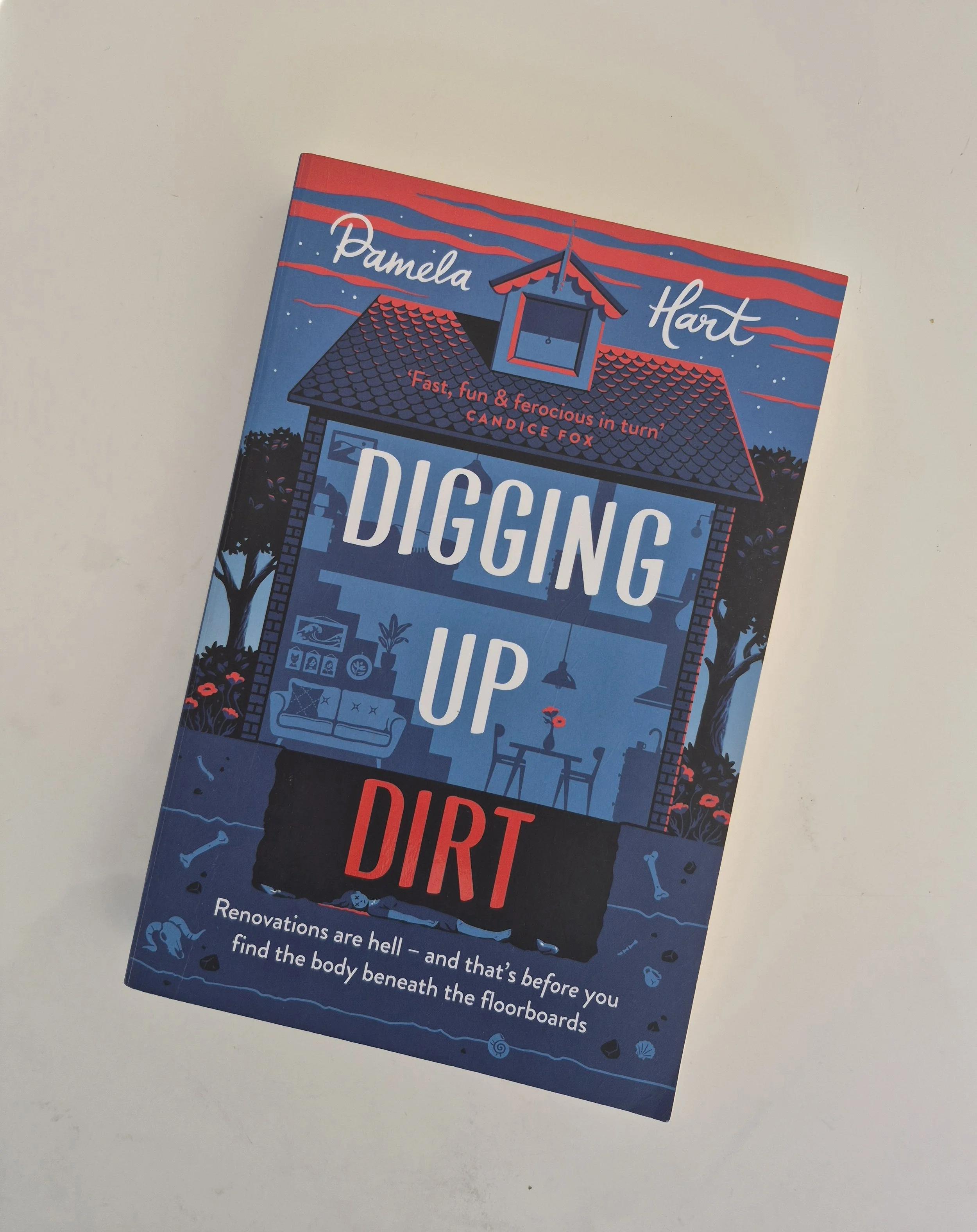 DIGGING UP DIRT (BOOK 1 - POPPY MCGOWAN MYSTERIES) - LIKE NEW