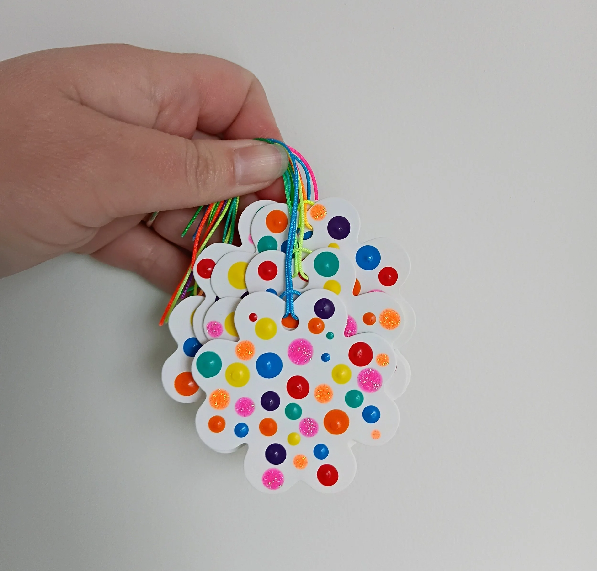 5 x MEDIUM FLOWERS (WHITE)