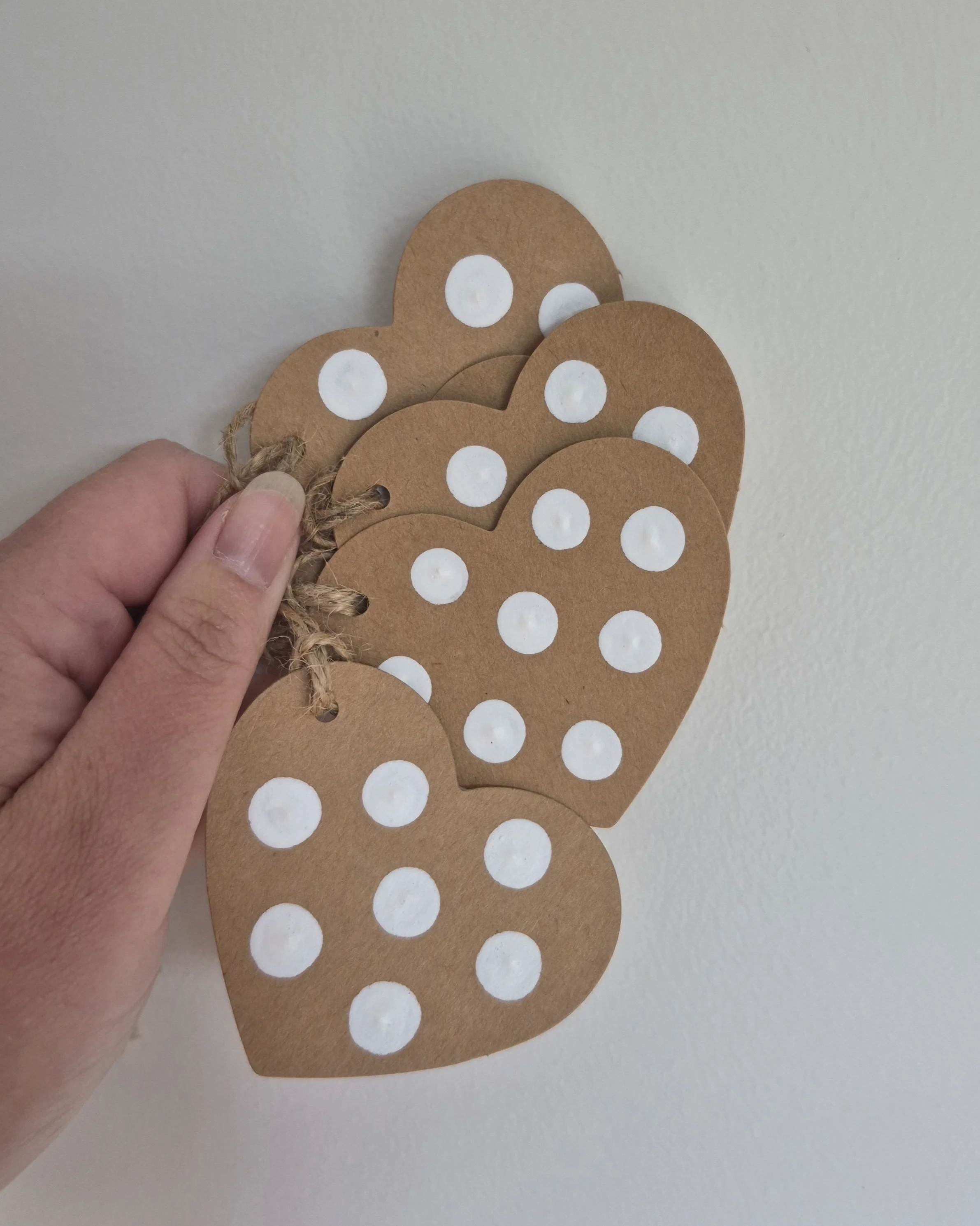 5 x LARGE BROWN HEARTS (WHITE DOTS)