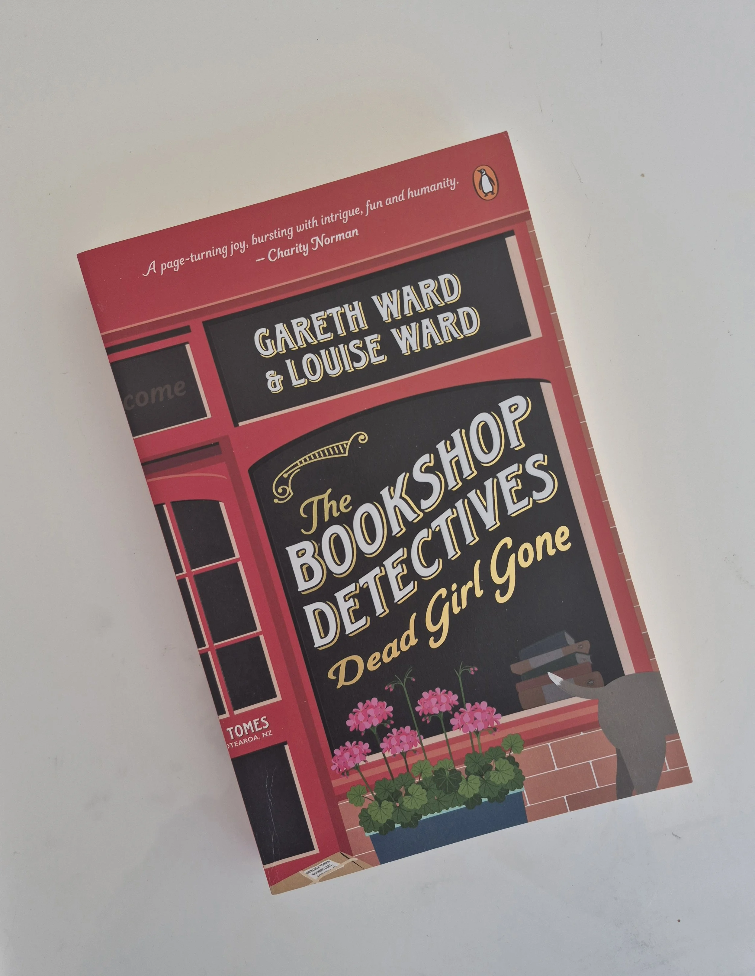THE BOOK SHOP DETECTIVES - DEAD GIRL GONE (BOOK 1) - LIKE NEW