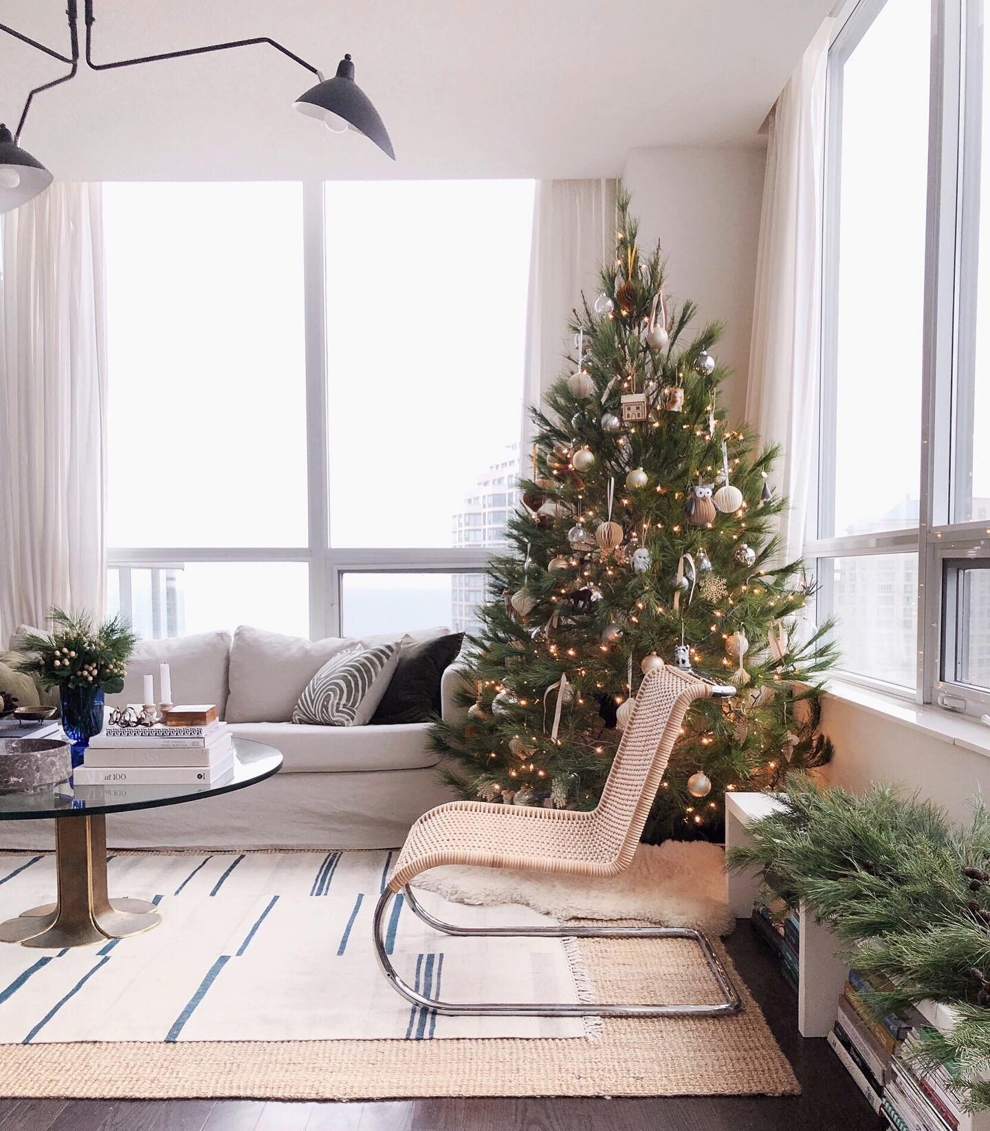 I&rsquo;&rsquo;m ALMOST ready to get cozy by the tree with my loves and enjoy some downtime 😌 the countdown is on. 
.
.
.
.
#holidaydecor #livingroomdesign #livingroom #torontodesigner #torontointeriordesign #torontointeriordesigner #interiordesign 