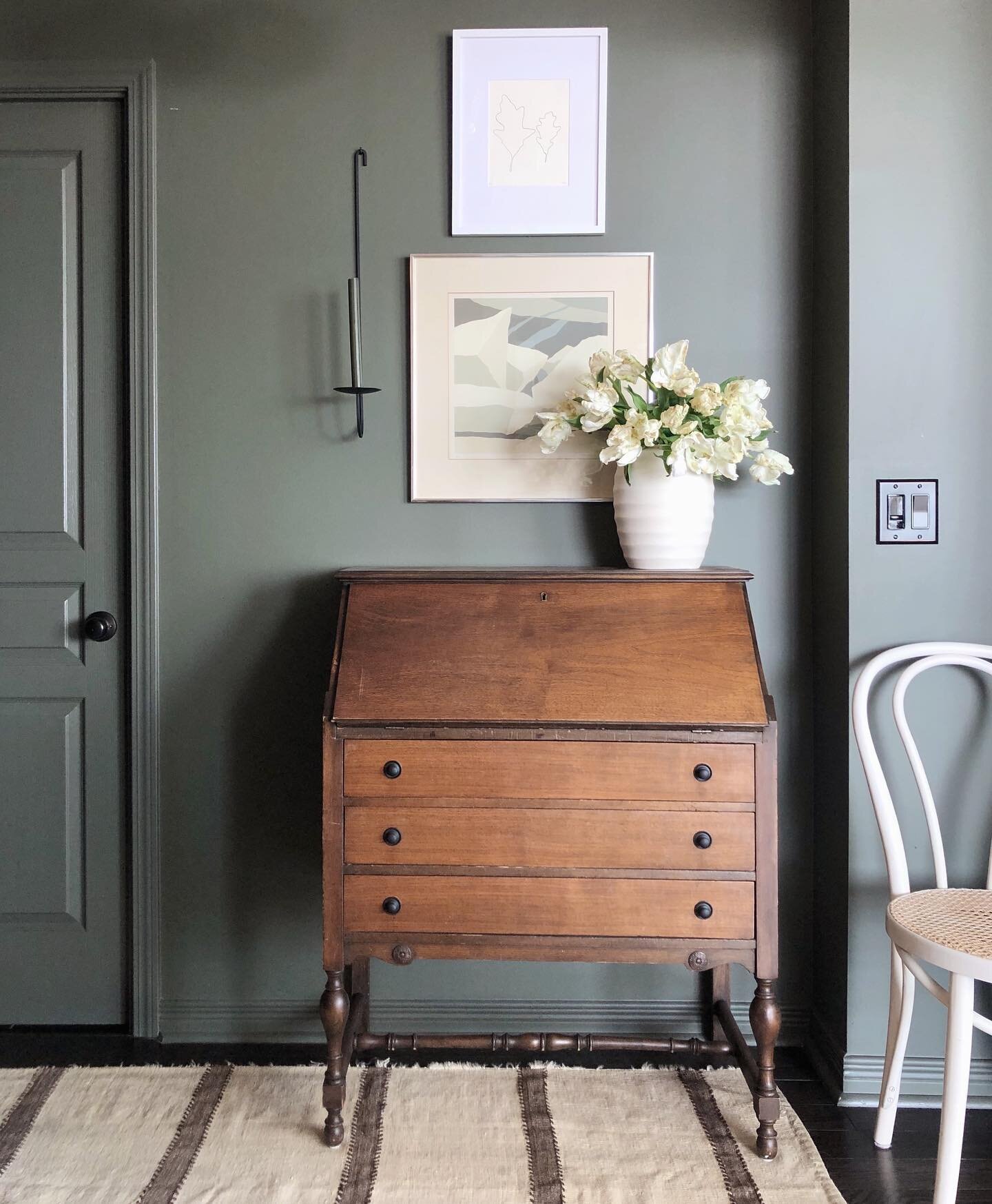 Old and stained Turkish kilim is back in place now that we&rsquo;ve sold the place.. Let the packing nightmare begin! 
.
.
.
.
#benjaminmoore #darkolive #entryway #entrywaydesign #hallwaydesign #entrywaydecor #darkgreen #interiordesign #torontodesign