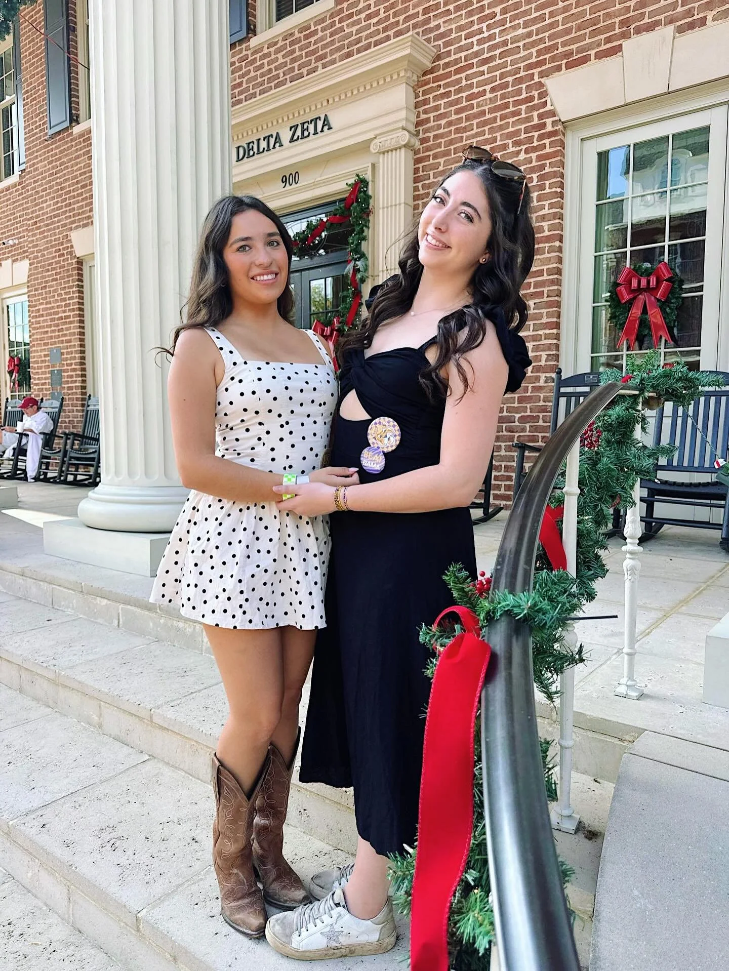 We want to thank our sweet sisters in the flame @bamadeltazeta for welcoming us into their home this past Saturday for the Bama game!!!💖 Win or lose, we always have so much fun getting to meet our sisters from across state lines🤗

#dz #deltazeta #l