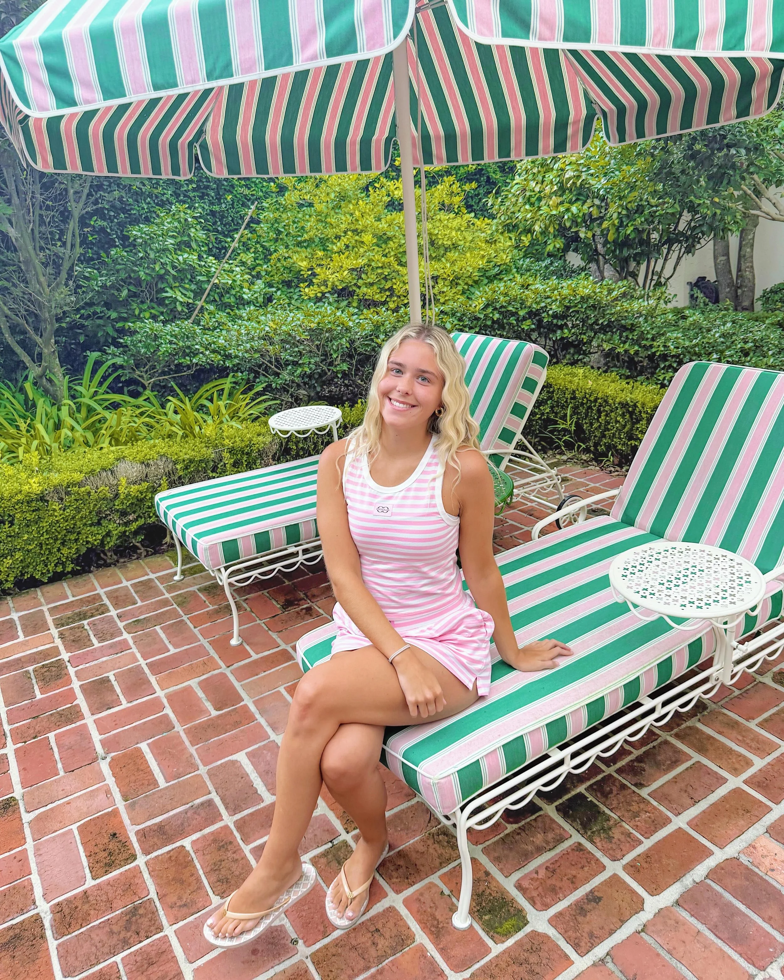 It&rsquo;s a pink and green kind of summer!👒🌸🌴

#deltazeta #dz #lsu #travel #DKZ