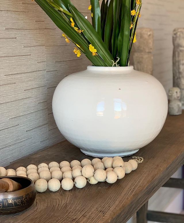 In need a a zen moment right now...this is perfect!
Design @jenniferhendricksoninteriors
Grasscloth @pacific_designs_intl
#notyourgrandmaswallpaper #pacificdesignsgrasscloth #pacificdesignswallpaper #grasscloth #grassclothwallpaper #wallpaperisthenewblack #wallpaperlove #lovewallpaper #wallpaperdesign #wallpaperdecor #wallpaperinspo #wallpapershabby #interiordesign #designinspo #designinspiration #interior_design #interior123 #interior4all #smmakelifebeautiful #bhghome #apartmenttherapy #currentdesignsituation #beckieowensfeature #doingneutralright #interiordesigninspo #designerwallpaper #luxurywallpaper #dressyourwall #wallcoverings #wallpaperwednesday