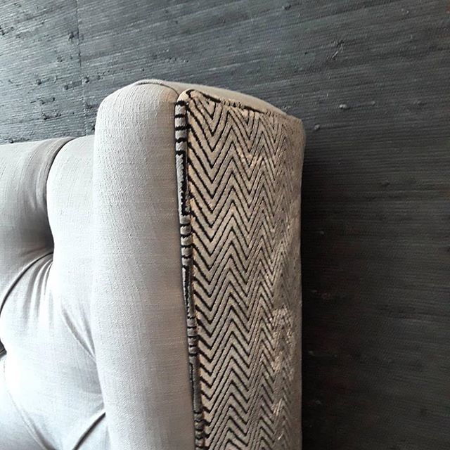 Knotty by nature

Design and 📸 @shadeyladies

#notyourgrandmaswallpaper #grasscloth #grassclothwallpaper #interiordesign #pacificdesignswallpaper #pacificdesignsgrasscloth #lovewallpaper #wallpaperlove #wallpaperisthenewblack #luxurywallpaper #desig