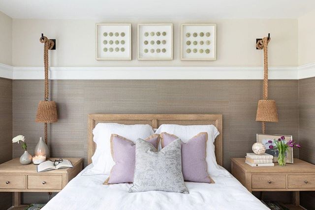 Driving the Bronx River Parkway during a thunderstorm—no fun! I’d much rather spend the day chilling in this coastal oasis by @jhillinteriors!
#notyourgandmaswallpaper #lovewallpaper #wallpaperlove #grassclothwallpaper #grasscloth #wallpaperisthenewblack #luxurywallpaper #designerwallpaper #wallpaperinspo #wallpaperdesign #wallpapershabby #wallpaperdecor #interior123 #interior_design #interiorsinspo #interiorstyling #designinspo #designinspiration #smmakelifebeautiful #showmeyourstyled #pursuepretty #bedroomdecor #bedroomdesign #masterbedroom #bedroomgoals #bhghome #masterbedroomdesign #pacificdesignswallpaper #pacificdesignsrasscloth #interior4all