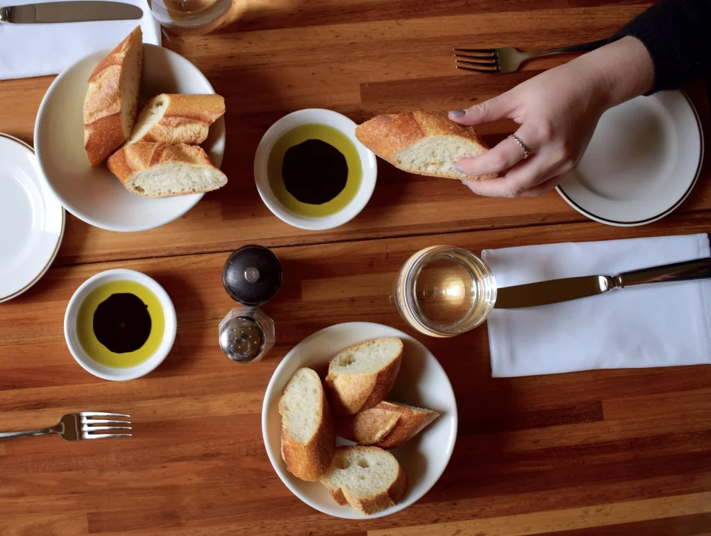 BREAD WITH OLIVE OIL & BALSAMIC