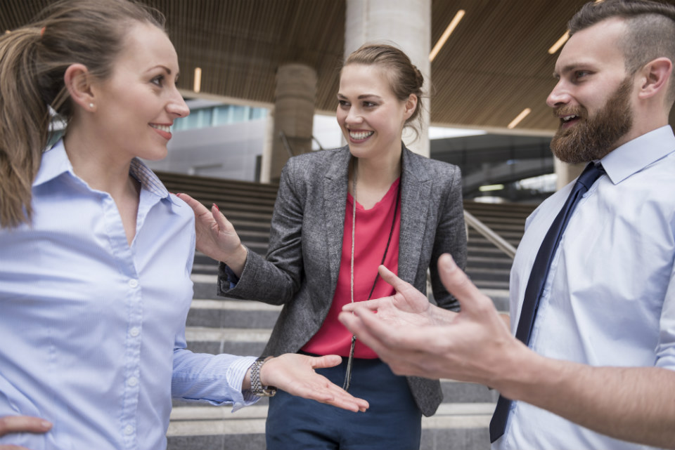 9 Phrases smart people never use in conversation