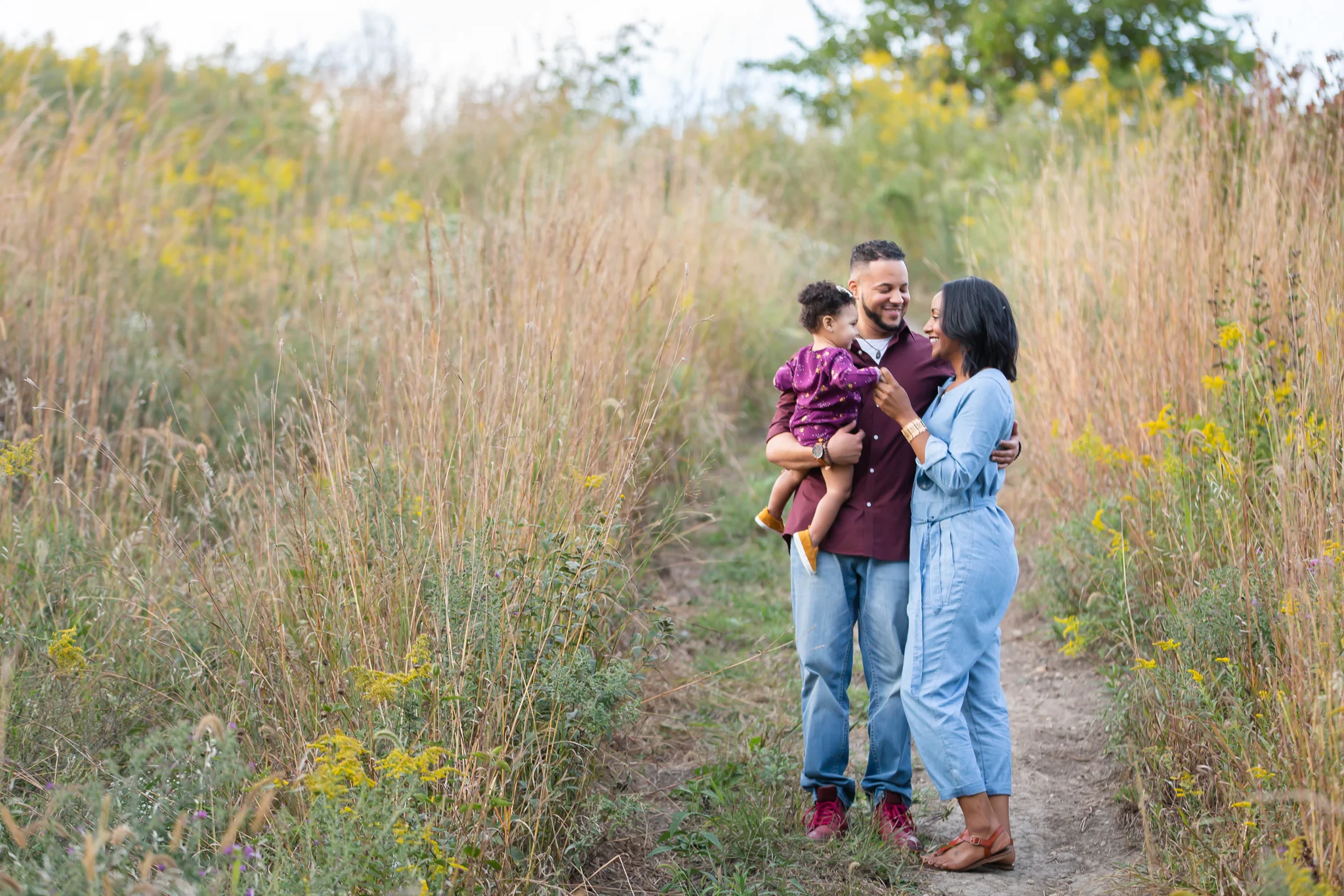 What to Wear to Your Family Photo Shoot: 8 Tips
