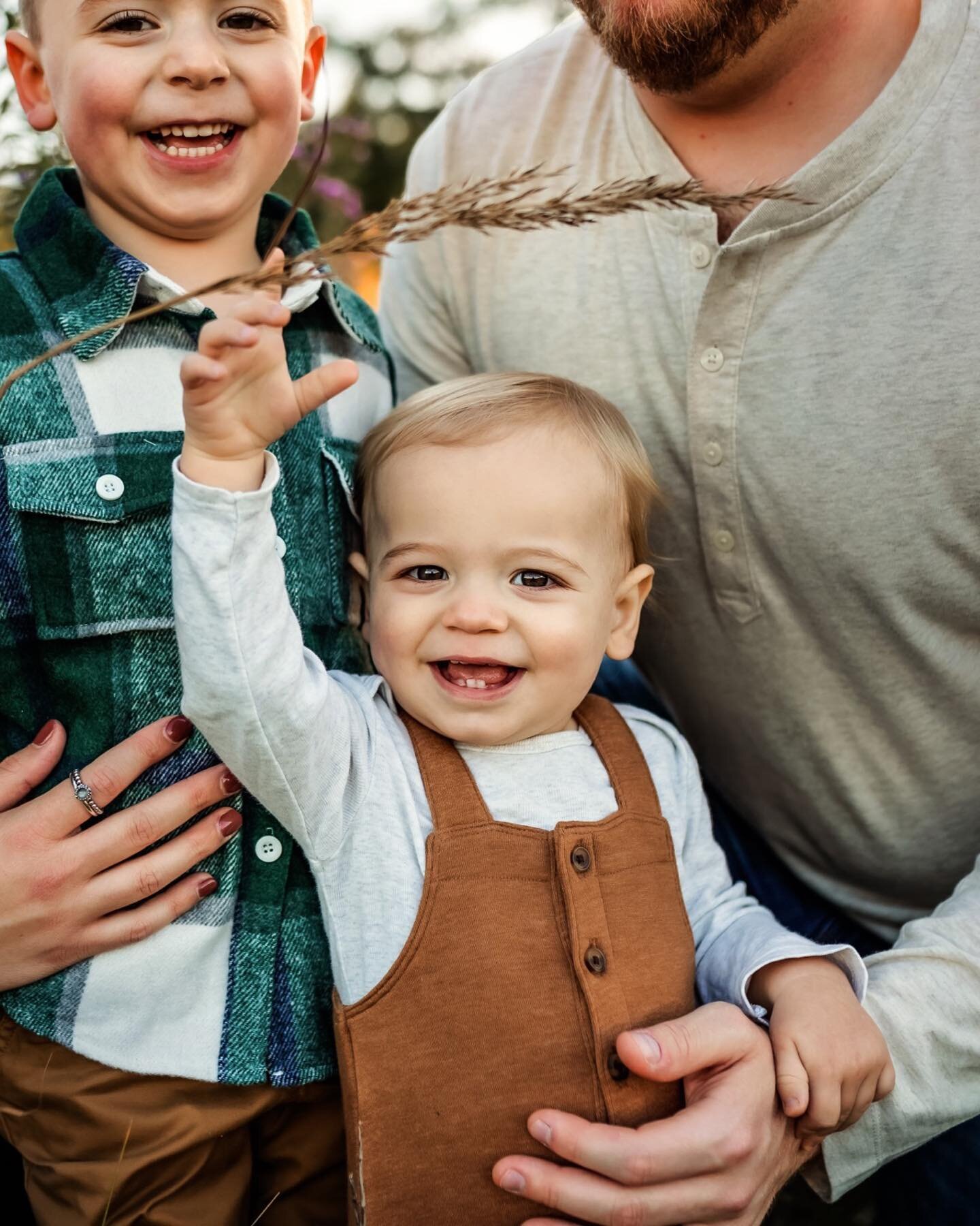 I simply adore overalls on little boys. How cute are these little guys?? I love that you can just feel this families joy!