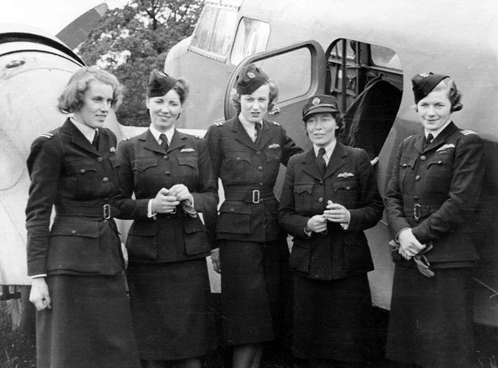 ATA personnel Lettice Curtis, Jenny Broad, Audrey Sale-Barker, Gabrielle Patterson, Pauline Gower.