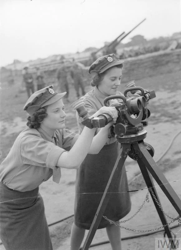 Gunner Girls learning how to use an identification telescope on September 24, 1941. (Courtesy of the Imperial War Museum)
