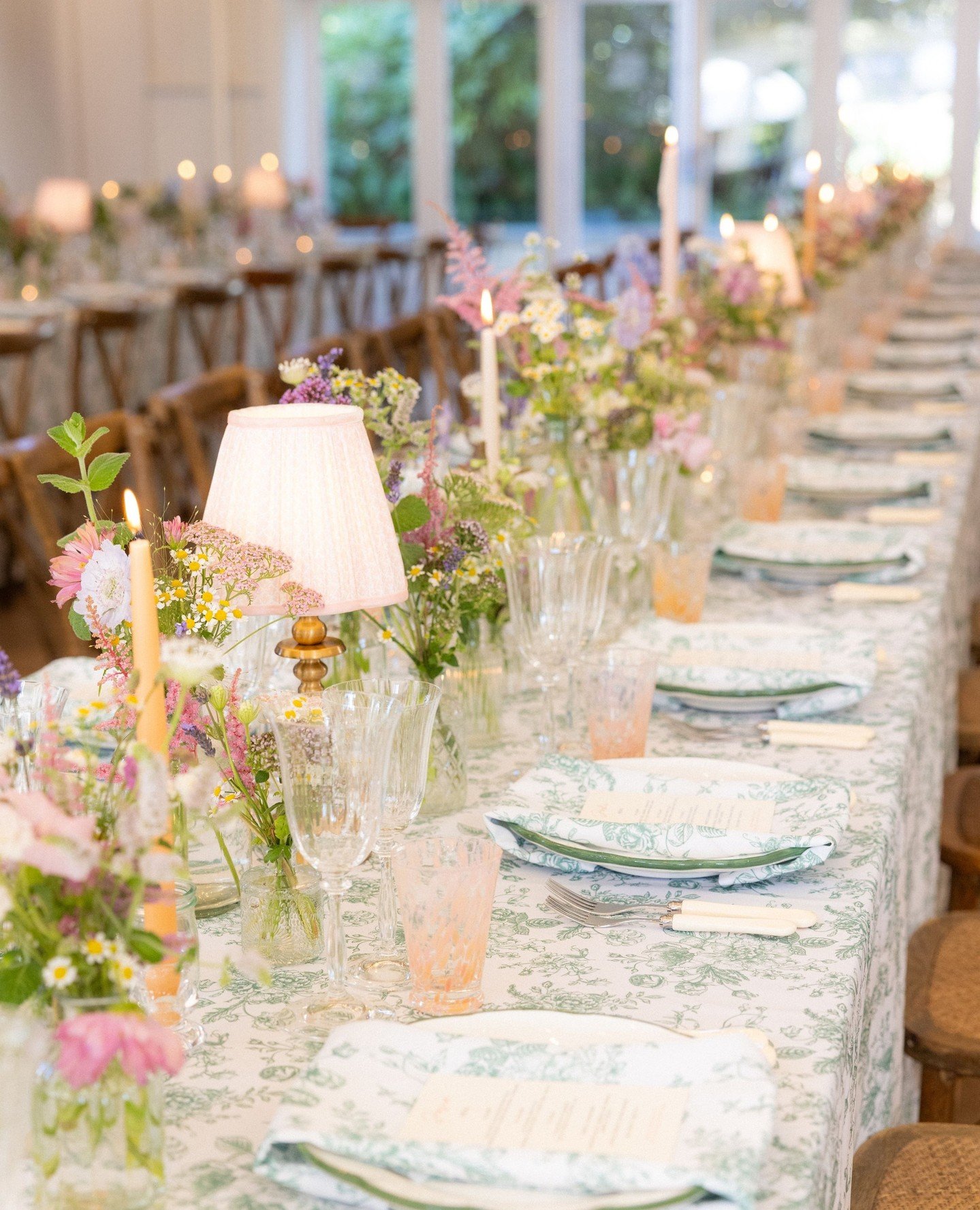 A table that feels like summer ☀️🌸⁠
⁠
⁠
Planning &amp; design: @oliveskyevents⁠
Florals: @artistically_twisted_london⁠
Production: @pr_live_⁠
DJ: @naqentertainment⁠
Furniture: @houseoffurncollection⁠
Tableware: @theluxecollectionuk⁠
Venue: @hyde_hou