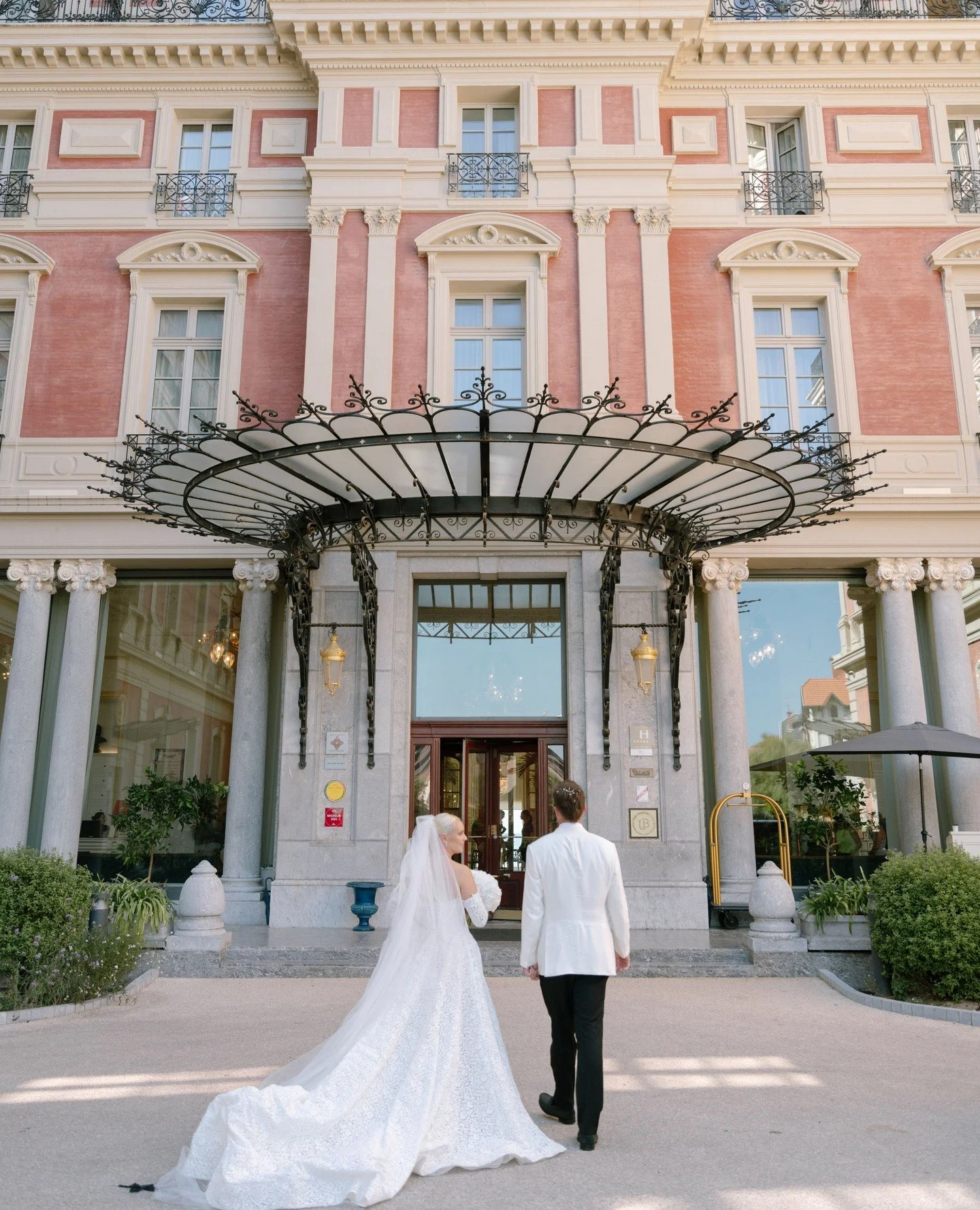 The perfect backdrop for champagne in the sunshine 🥂⁠
⁠
⁠
⁠
Planner &amp; styling: @oliveskyevents⁠
Production: @pr_live_⁠
Entertainment: @naqentertainment &amp; @entourageofficial⁠
Photography: @divinedayphotography⁠
Videography: @johntaylorfilms⁠
