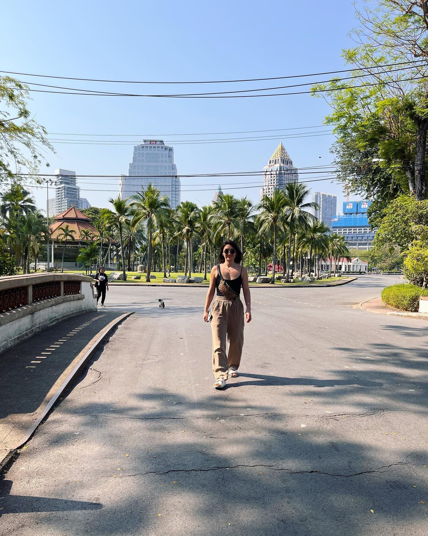 Until next time Bangkok💥 I have escaped the cold for some much needed time exploring. Oh and honeymooning&hellip;❤️

#bangkok #thailand #honeymoon #artist  #travel #grateful #feelingalive #inspired