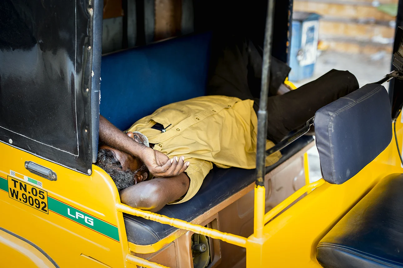 sleeping_rickshaw_driver_pondicherry.jpg
