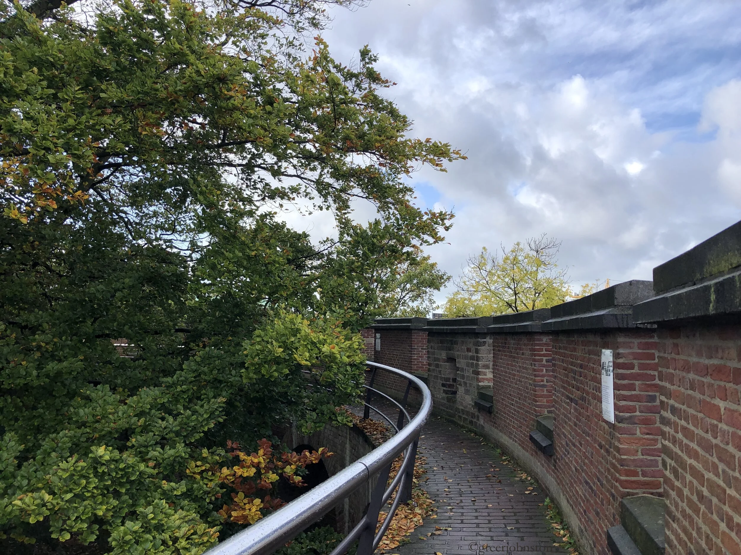 A walk along the ramparts of the Burcht van Leiden