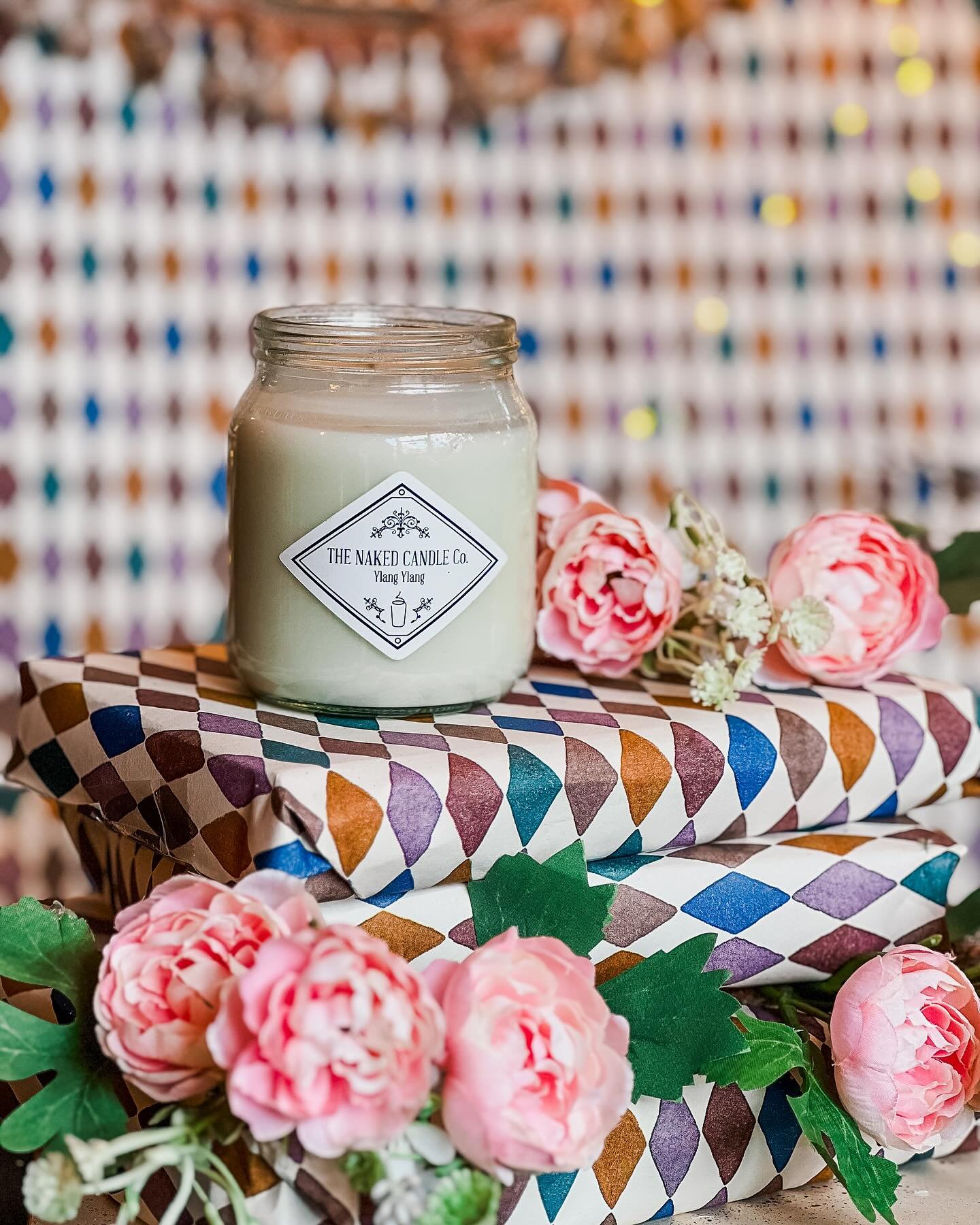 If your scent palette craves floral notes, this candle is the ONE ❤️🌸 @thenakedcandleco I can&rsquo;t get enough of this!! 🙌✨ online now ✨