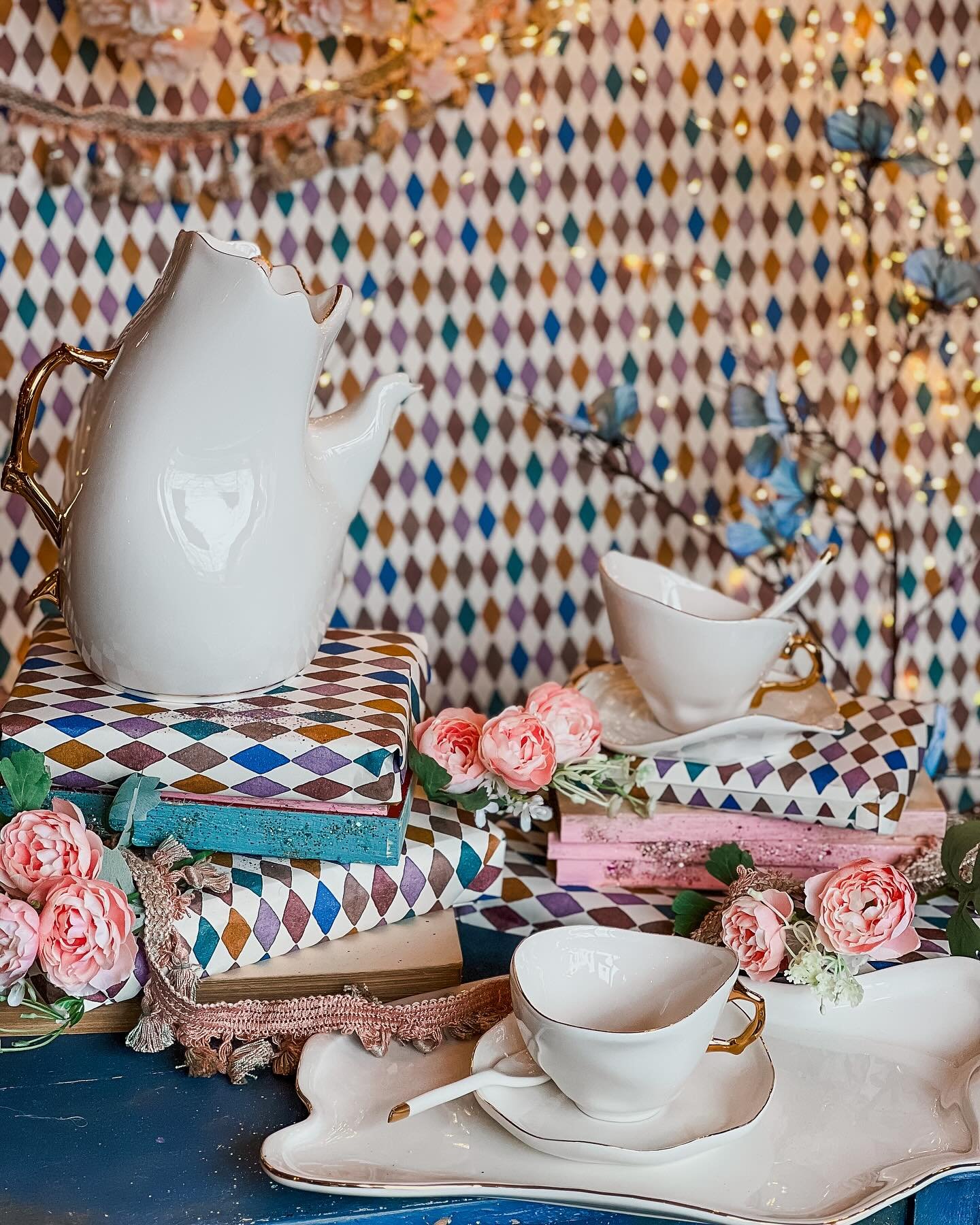 ✨Theatrical Thursdays ✨ well, i don&rsquo;t think I&rsquo;ve ever seen a more theatrical tea set then this&hellip;😂✨🎪