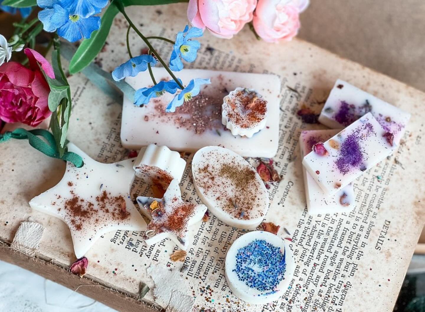 Look what&rsquo;s appeared online&hellip;our new Spring wax melt bundle is now live ✨🌸✨