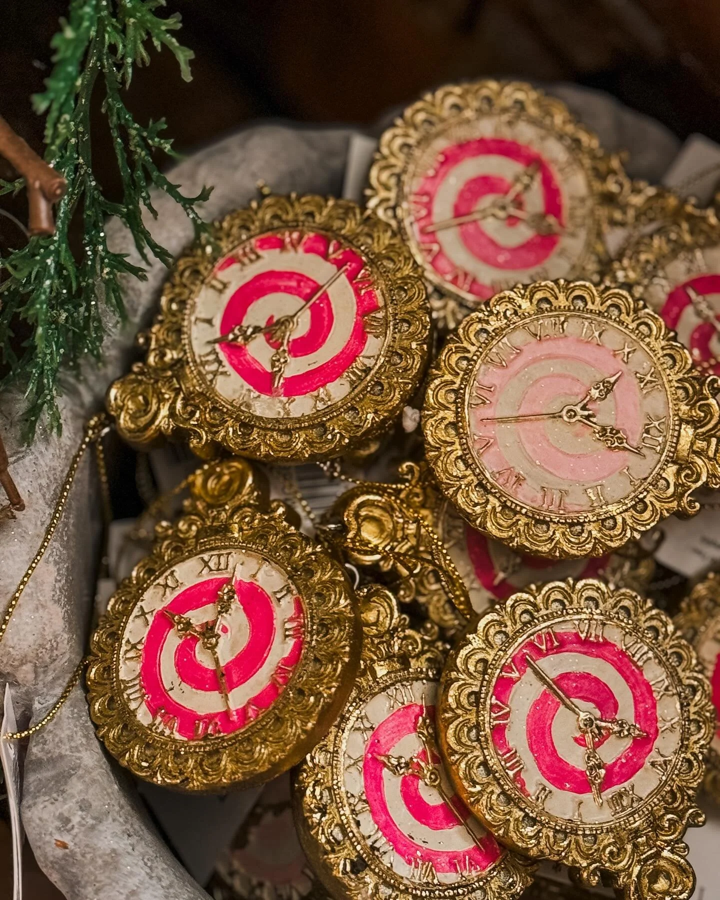 ✨OPEN UNTIL 7PM SUNDAY!✨
It&rsquo;s the annual Christmas light switch on Sunday and Belper will be filled with lots of festive magic with stalls and music for the start of the Christmas season! We&rsquo;ll be open until 7pm with LOTS of newness&helli