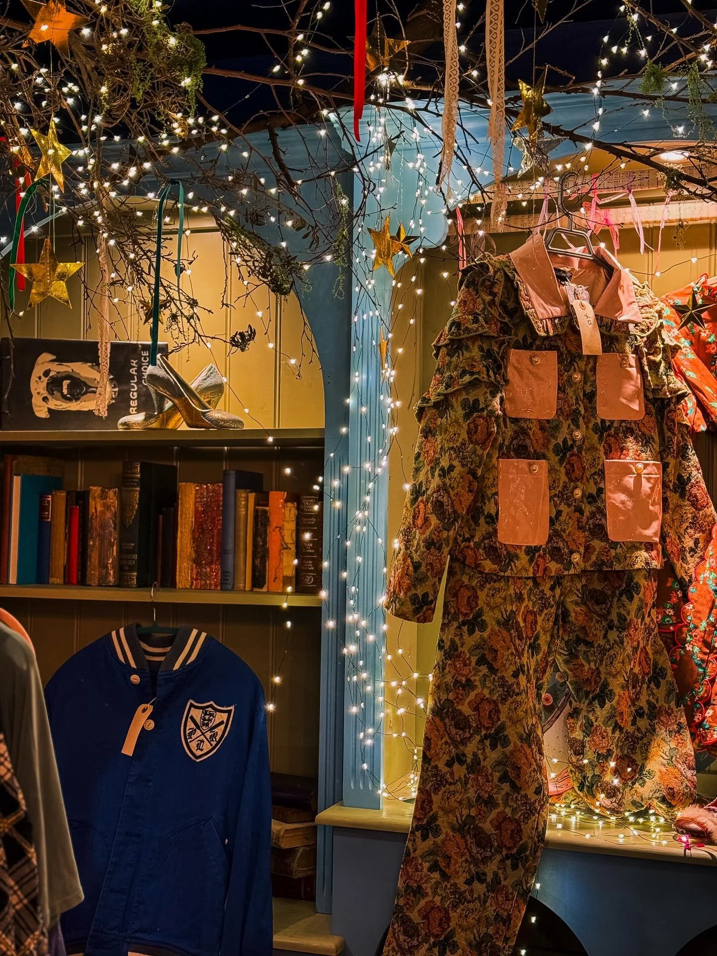 It&rsquo;s almost time&hellip;A Mowse&rsquo;s Wardrobe opens tomorrow morning from 10am! ✨ Beautiful pieces, gentle prices, and stories ready for new homes 👗
Please note: this little wardrobe is cash only 💙
(Thank you for understanding, it helps ev