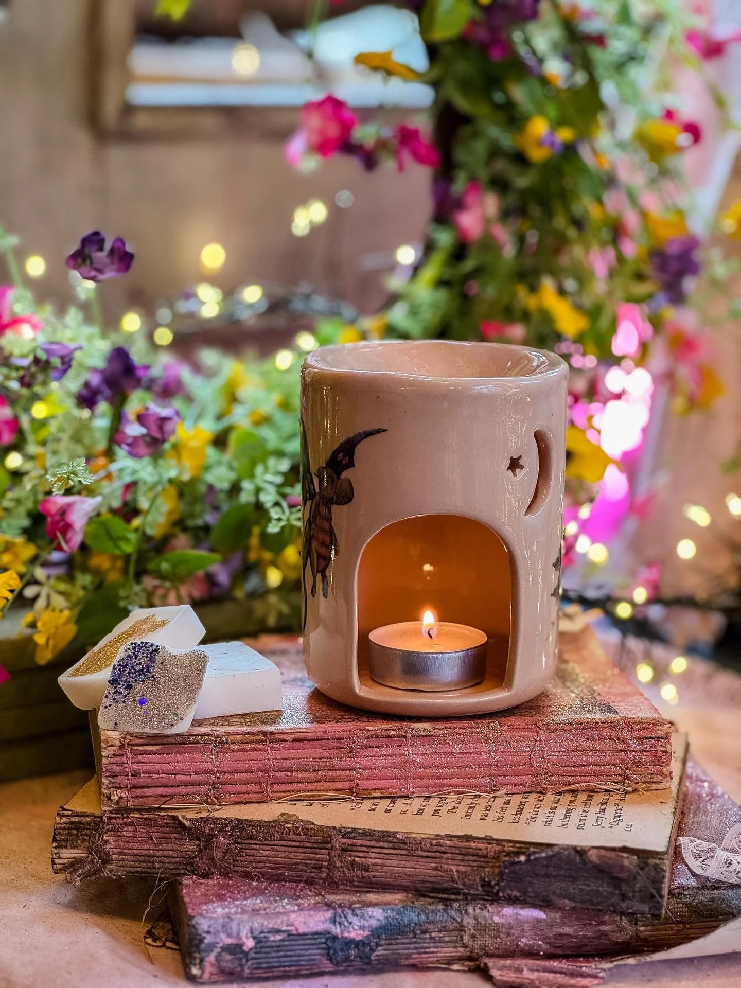 ✨COLLAB✨ we absolutely love working with another small business, especially @thewirksworthpotterycompany ✨ 
Created exclusively for us, these limited-edition wax burners are a true meeting of craft, story and magic. 

Hand-thrown in Wirksworth Potter