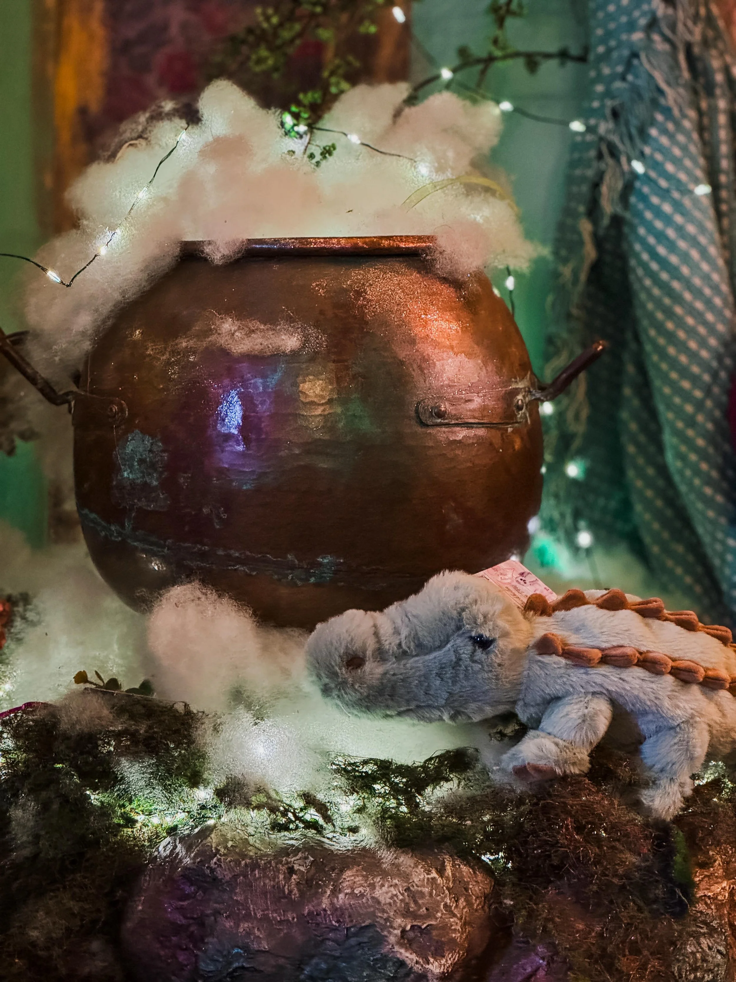 Maximus has been exploring the shop today&hellip;.he left the Dreamers Chamber today and wondered through all the nooks and cranny&rsquo;s ✨
Maximus is the softest plush by Bukowski Bears with beans in his belly for extra weight, a real Neverland cro