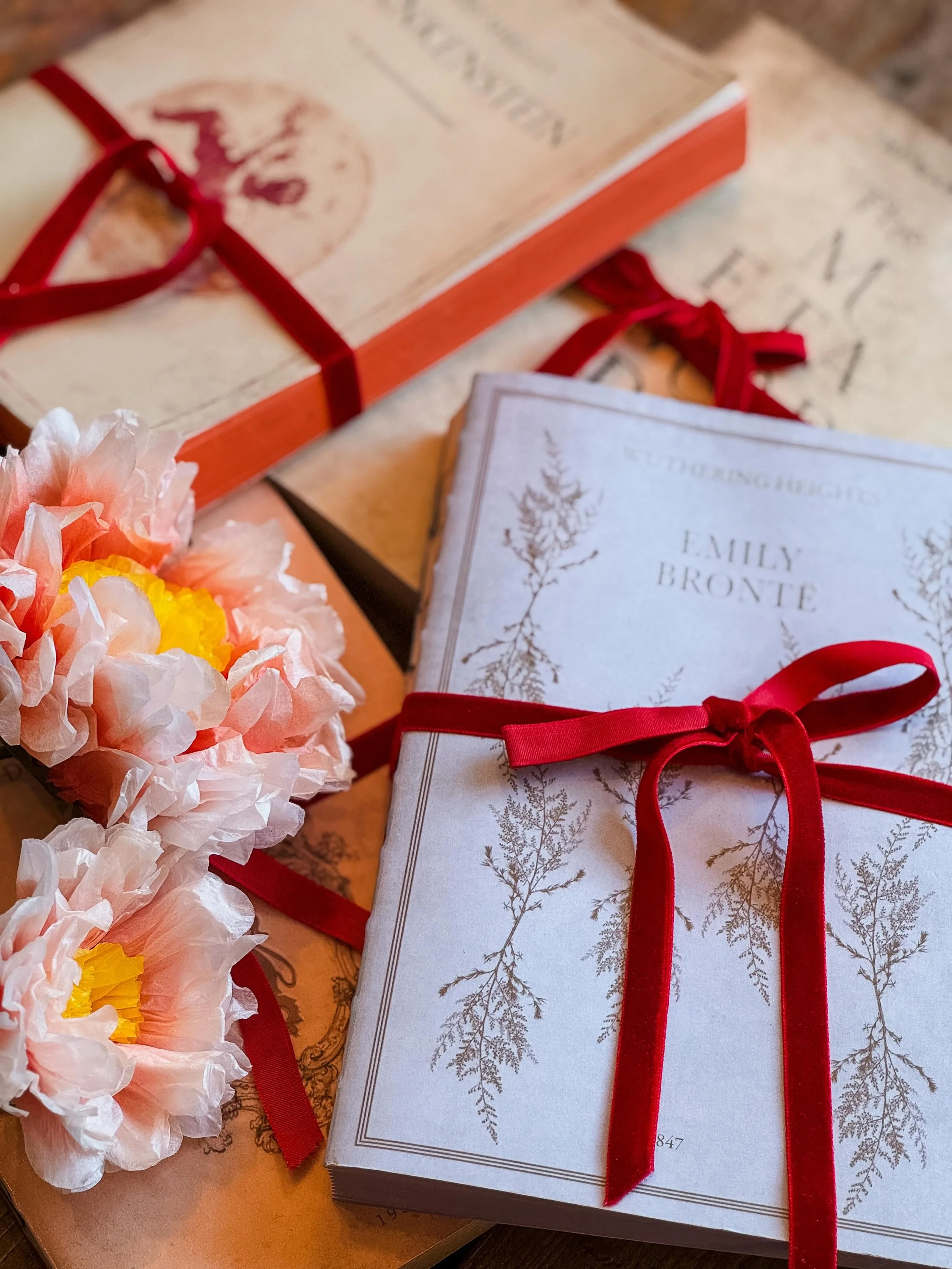 ✨Stories waiting to be written✨

Our beautiful florentine notebooks look especially magical wrapped in velvet ribbons 🎀 
For dreamers, list-makers, poets, secret-keepers and those who still press flowers between pages (I do!) 
Find them in the Lost 