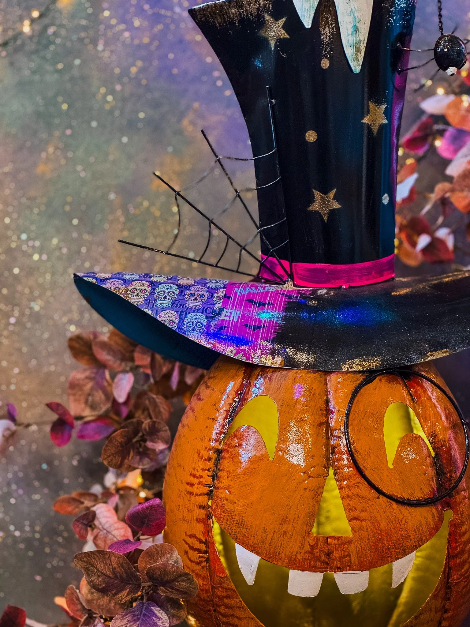 jack o lantern with top hat, halloween decor at Primsisters