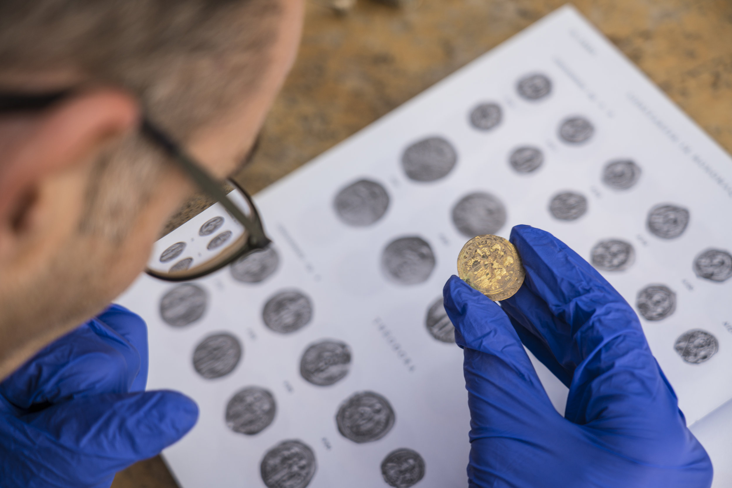  Caesarea Maritima, preliminary identification of the coins on site.  Photo: Yaniv Berman,  courtesy of the Caesarea Development Corporation 