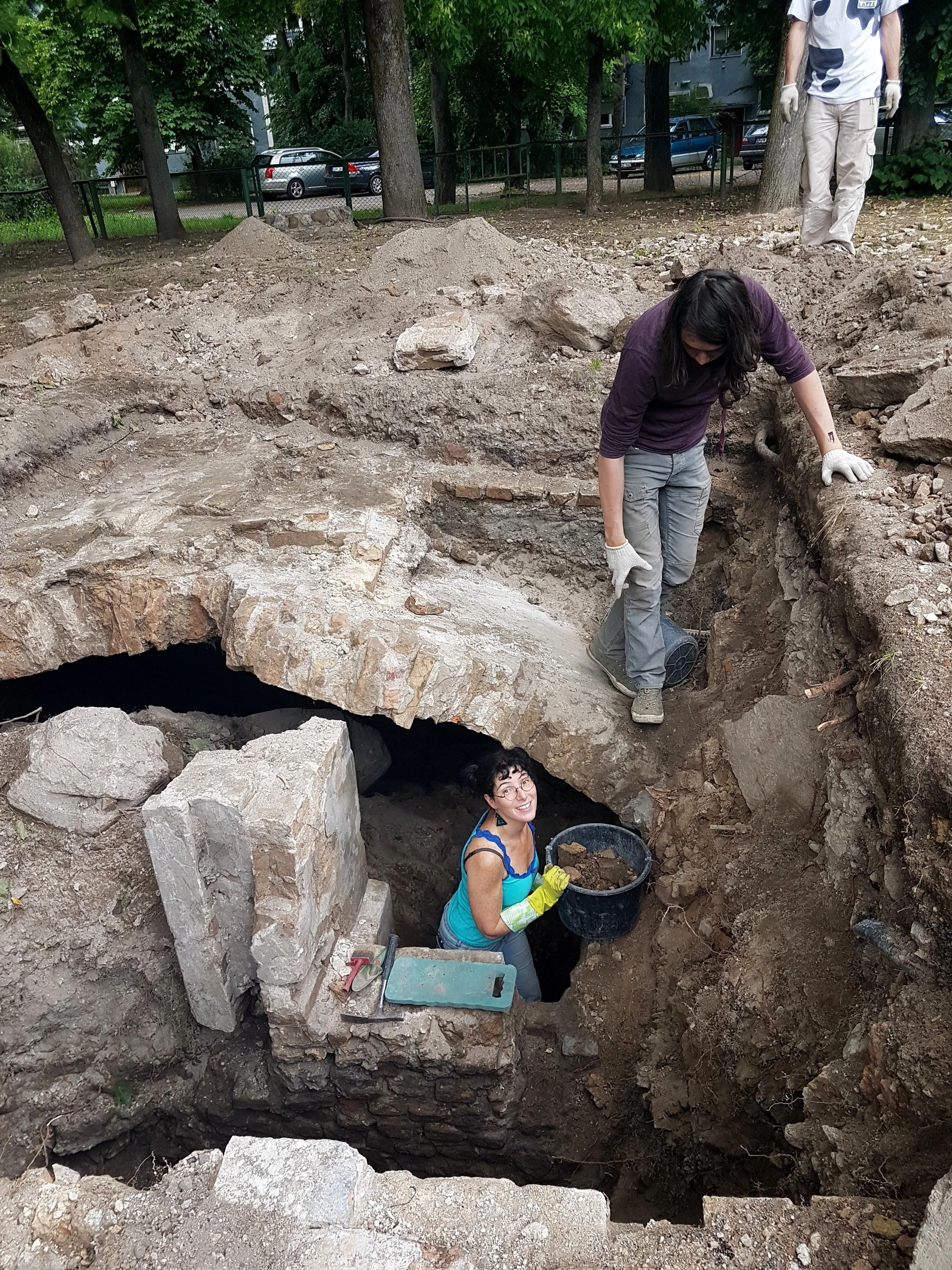 Workers digging the Synagogue