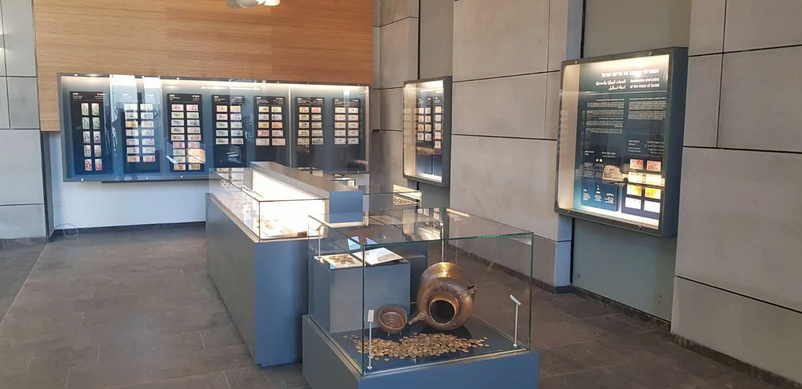 Display at the Bank of Israel. Photo: Courtesy of the Israel Antiquities Authority.