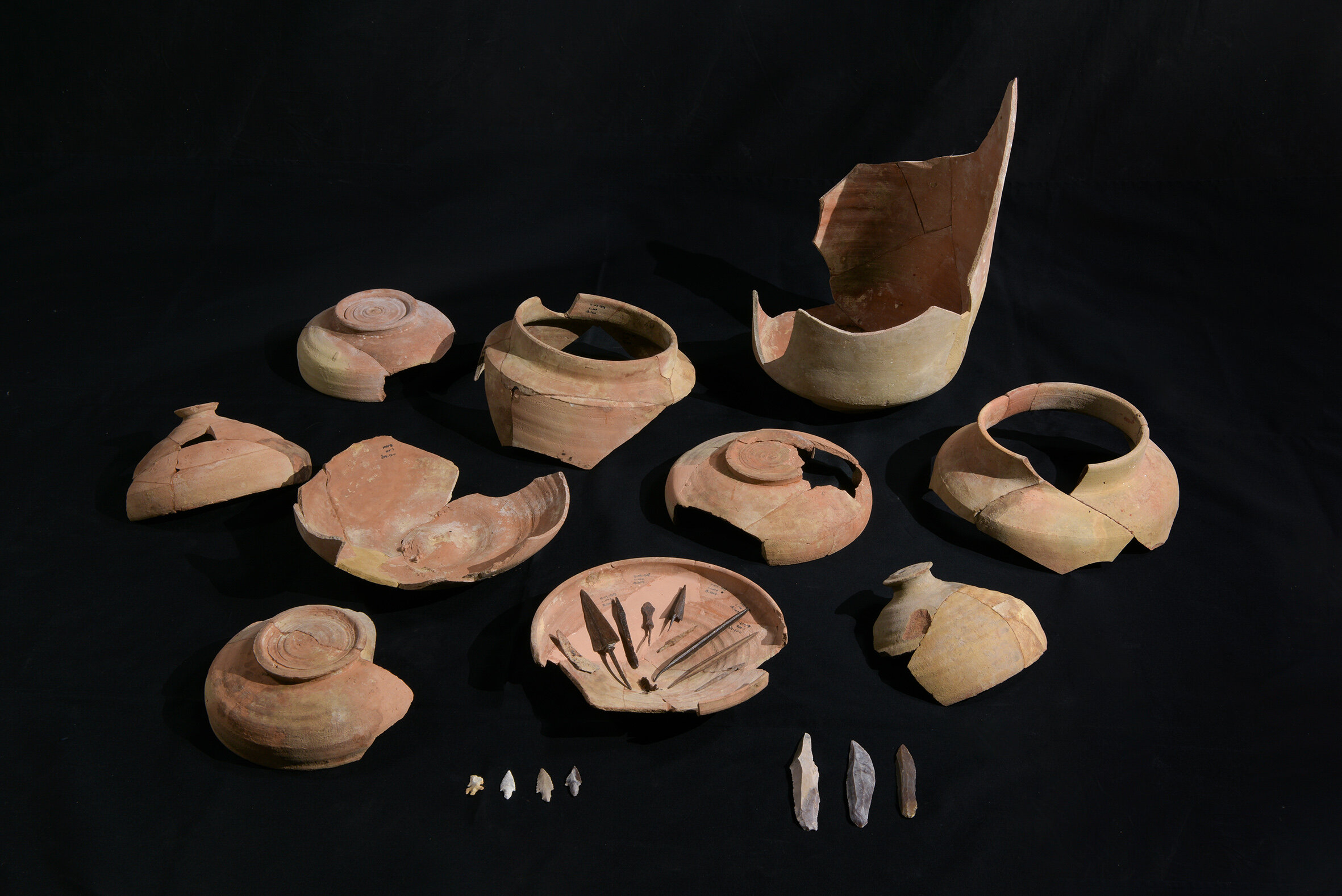 41.Qumran broken Jars and Arrowehads were found. Photo Dafna Gazit Israel Antiquities Authority ( (5).jpg