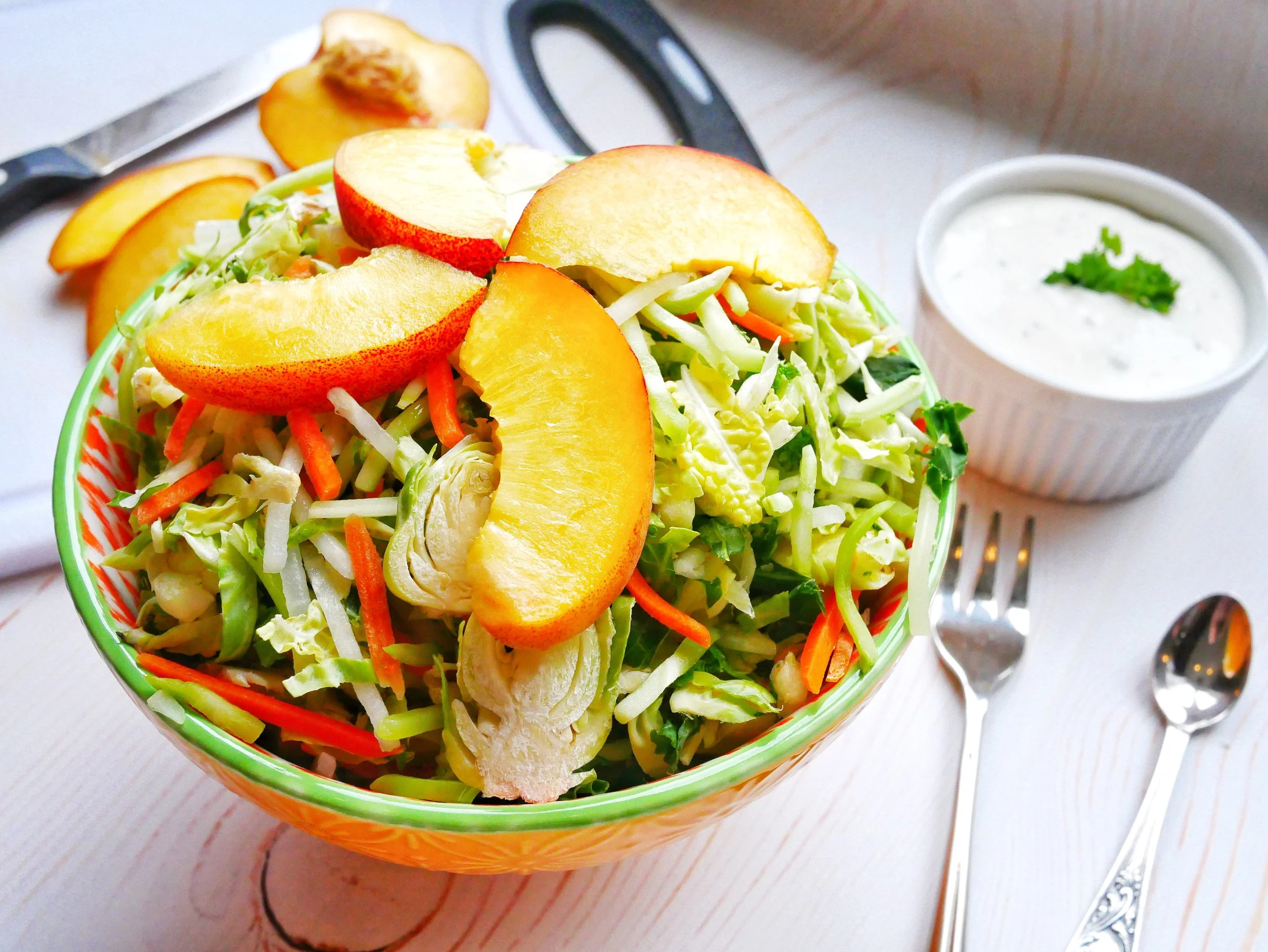 Peaches &amp; Blue Cheese Super Veg Salad with Light Blue Cheese Dressing